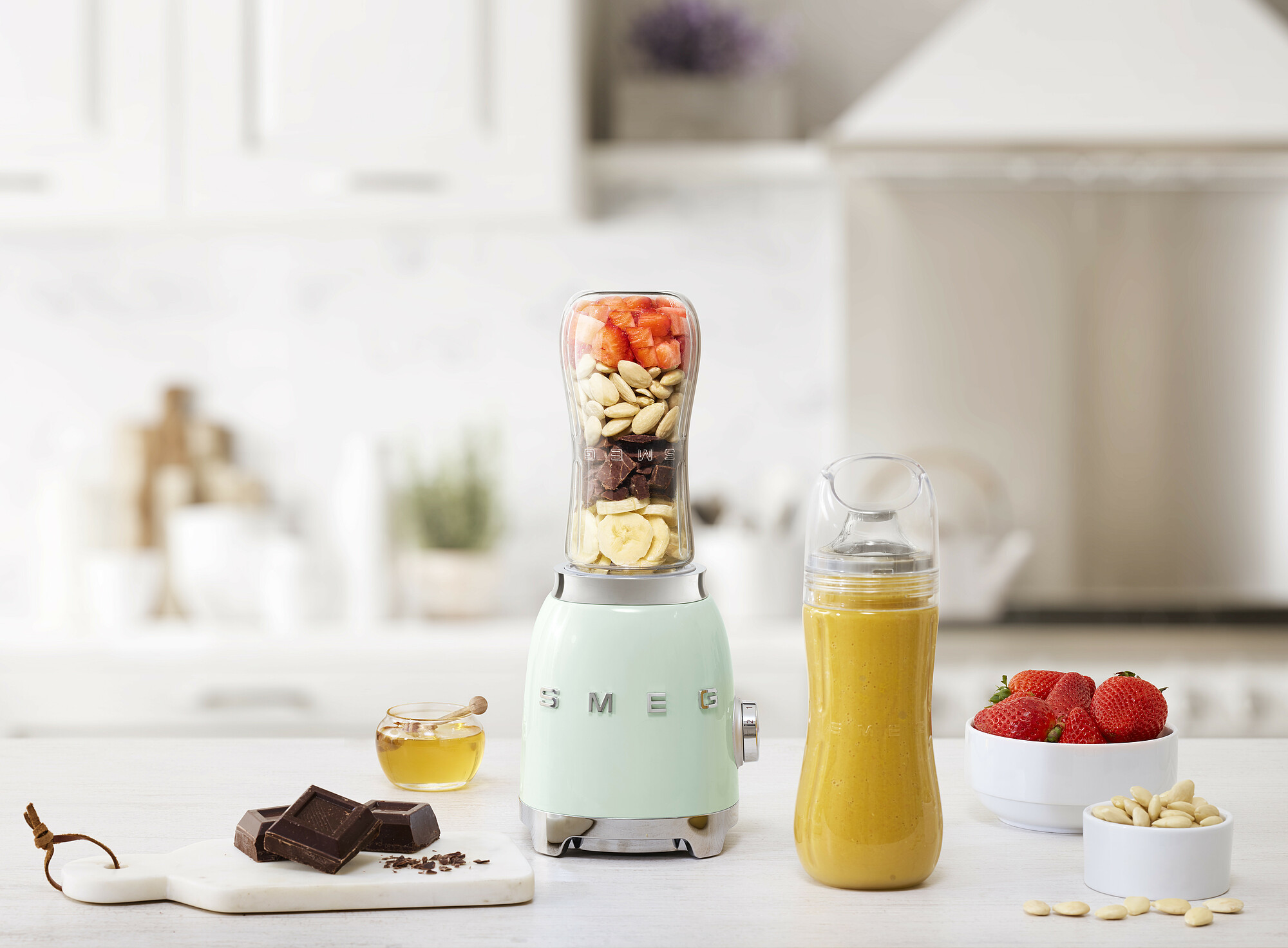 SMEG PBF01PGEU blender